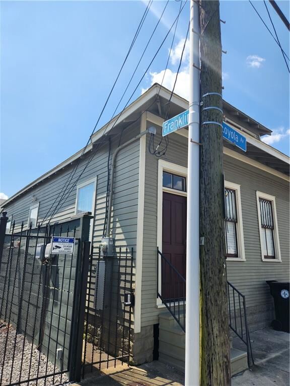 Property Photo: 2122 Franklin Court LA 70115