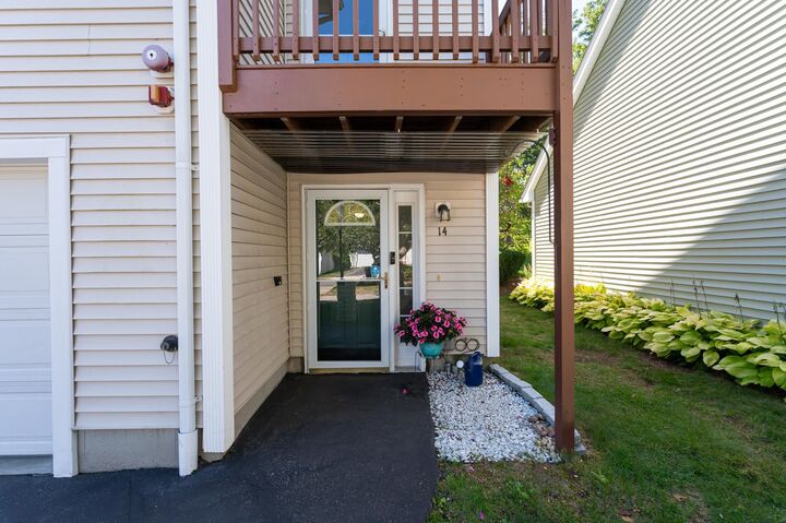 Property Photo: 14 Echo Shore Drive NH 03054