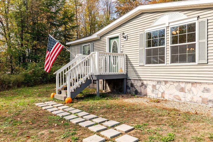 Property Photo: 4 Ivy Lane NH 03835