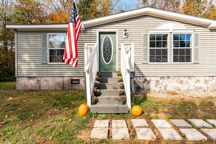 Property Photo:  4 Ivy Lane  NH 03835 