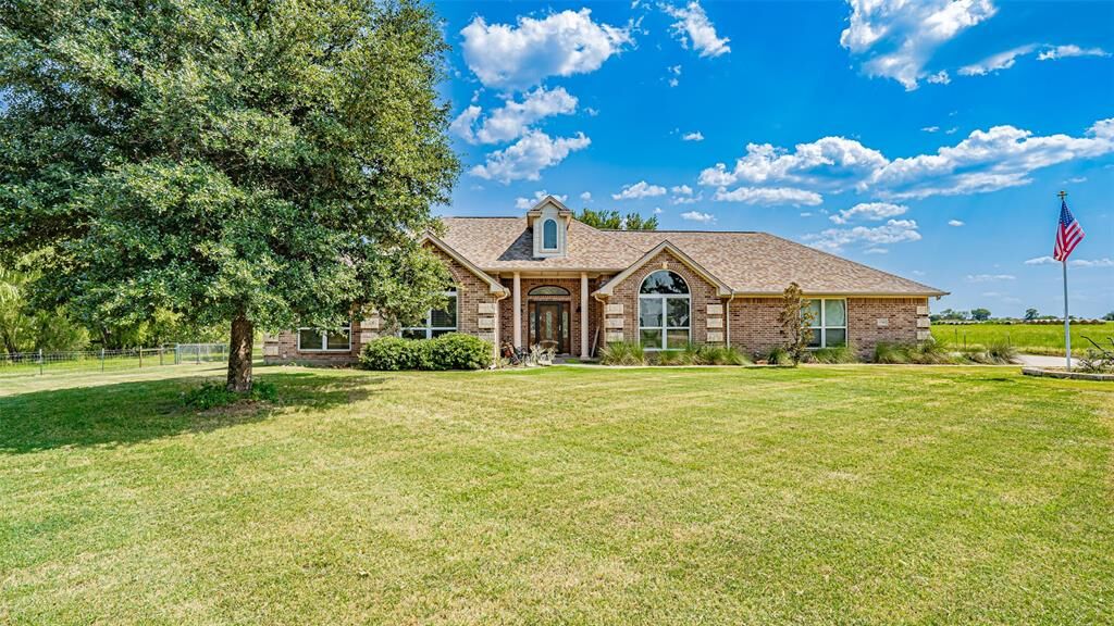 Property Photo: 1348 County Road 304 TX 76077
