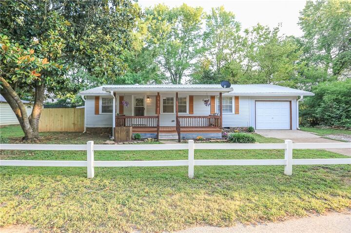 Property Photo: 305 Hawkins Avenue AR 72740
