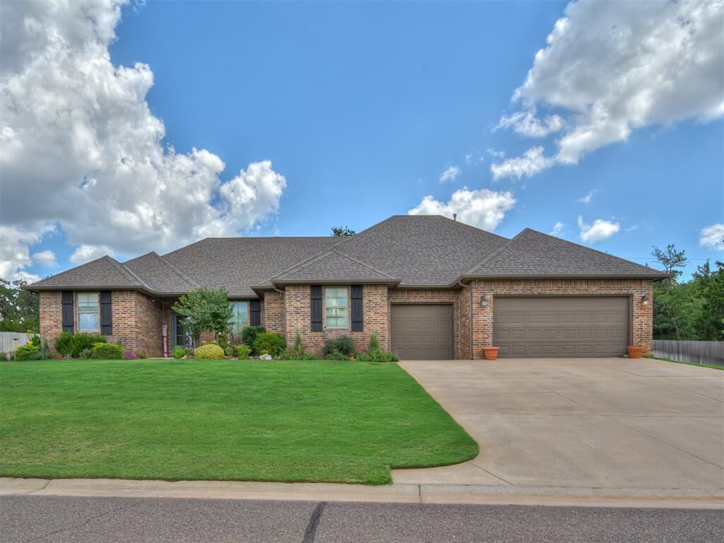Property Photo: 12052 Acorn Terrace OK 73044