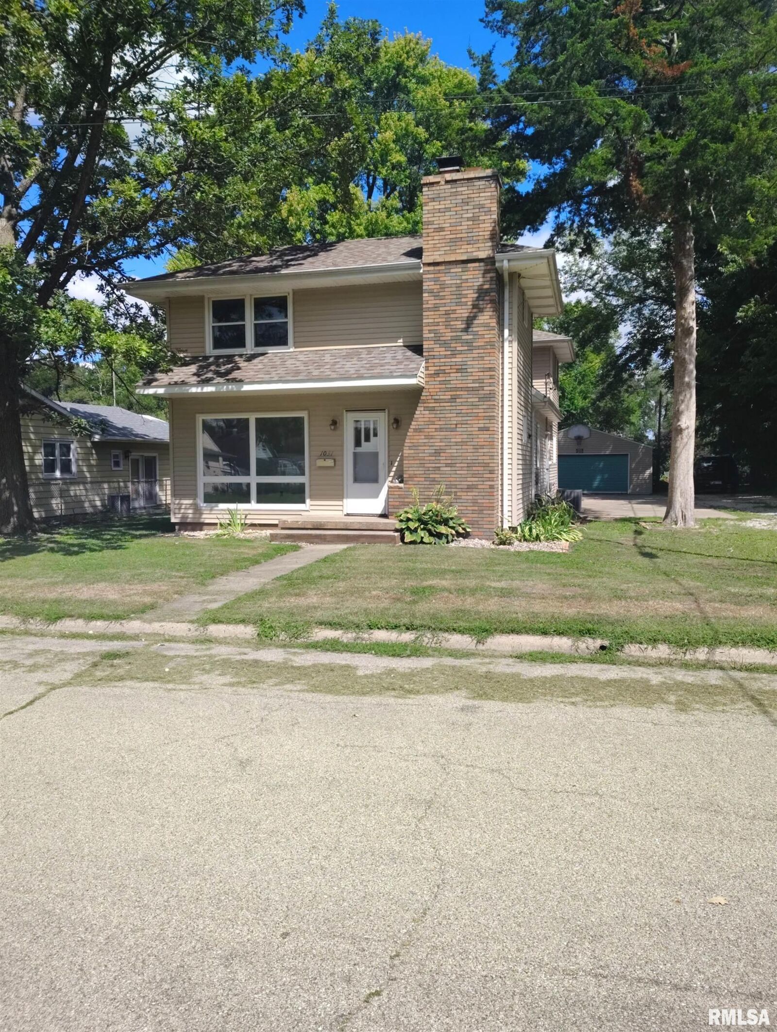 Property Photo:  1031 E Olive Street  IL 61520 