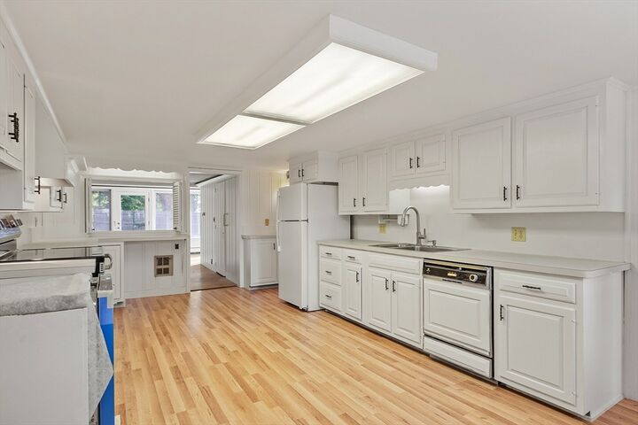 Property Photo:  519 Essex St  MA 01906 