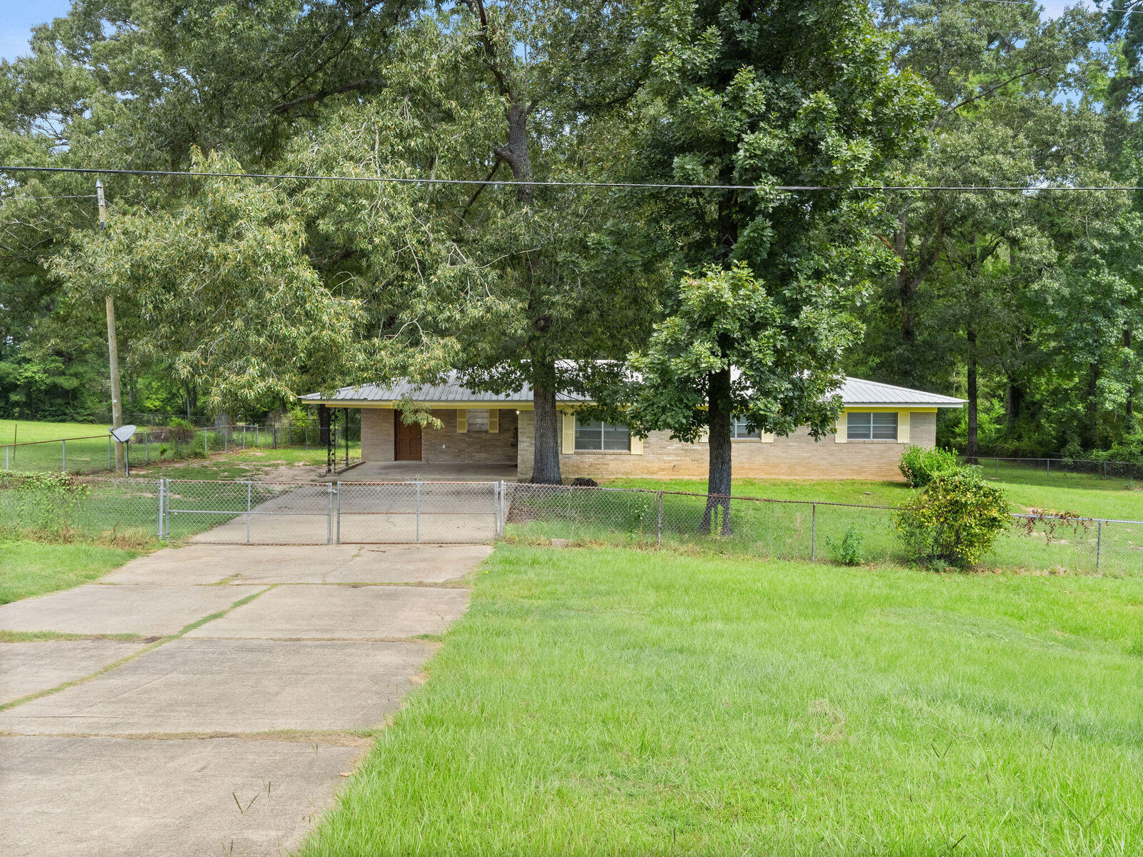 Property Photo: 5128 West St LA 71403