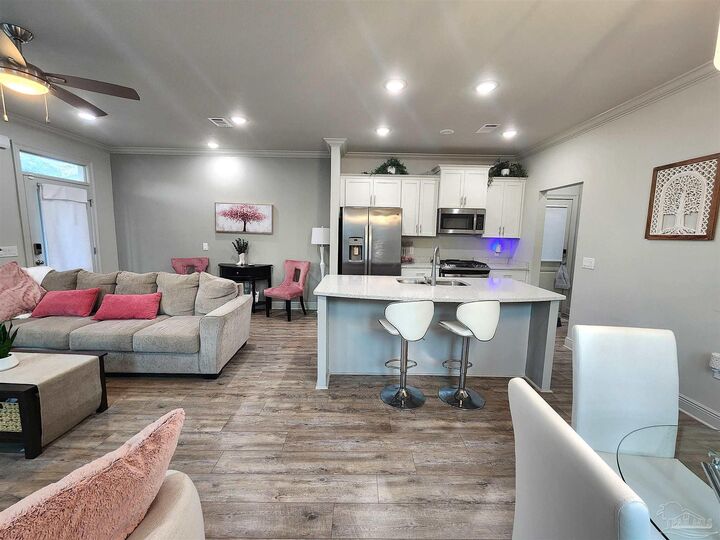Property Photo: 1191 W Romana St FL 32502