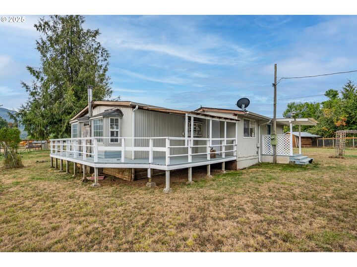 Property Photo:  90948 Sunderman Rd  OR 97478 