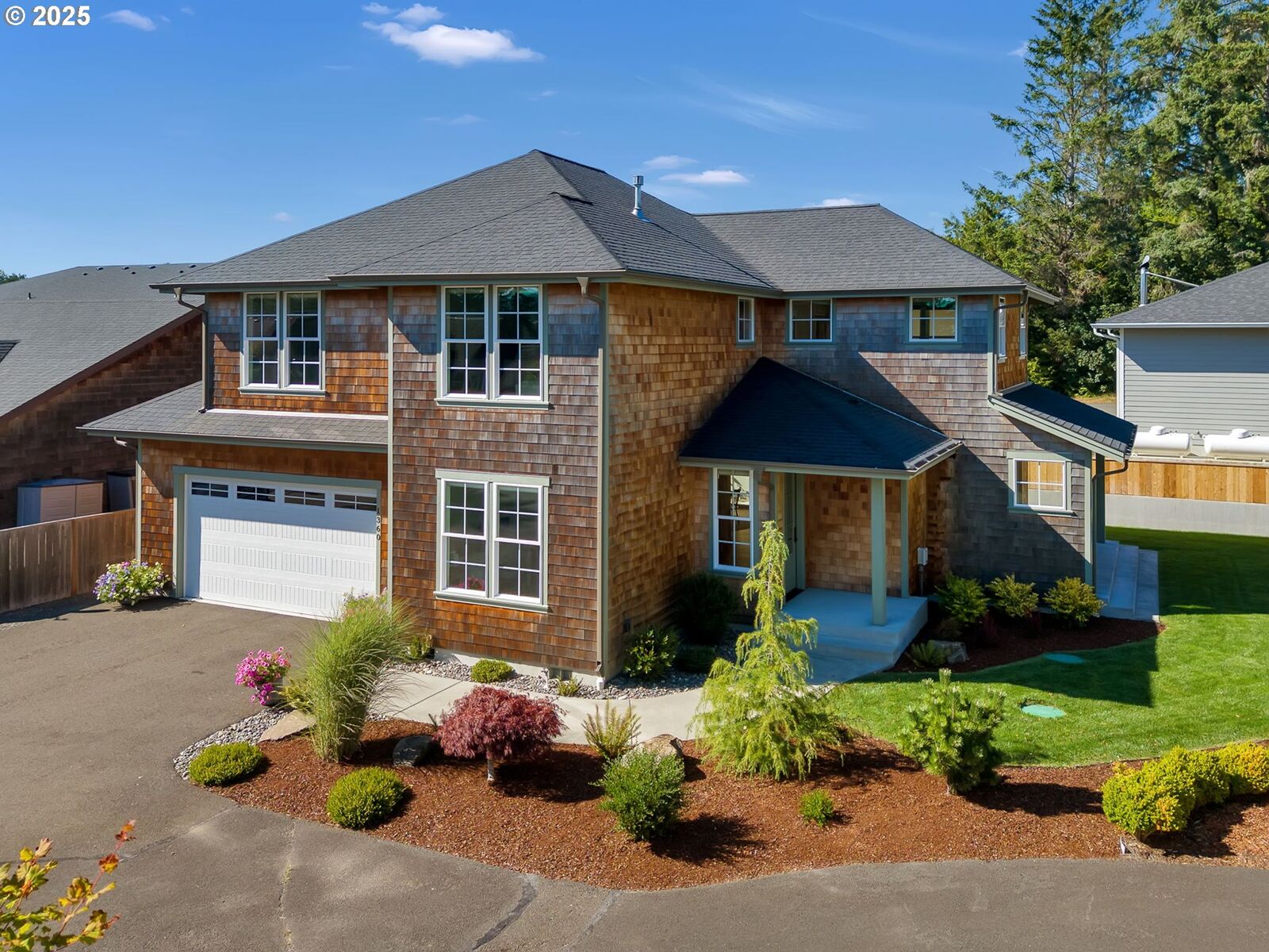 Property Photo: 1360 Sea Ridge Ln OR 97138