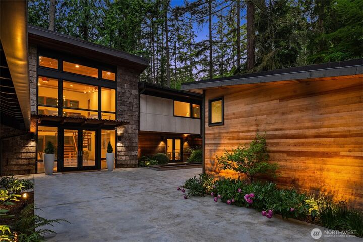 Property Photo:  12741 NE 39th Street  WA 98005 