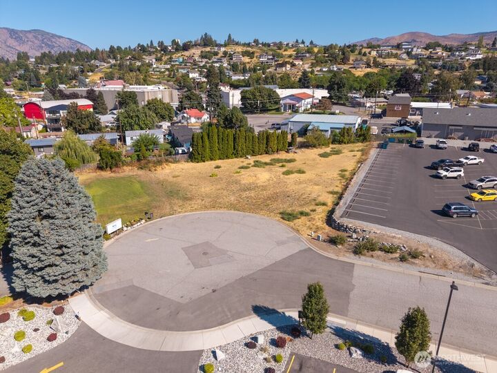 Property Photo:  1  Wapato Court  WA 98831 