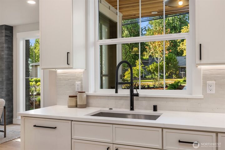 Property Photo:  10505 NE 112th Street  WA 98033 