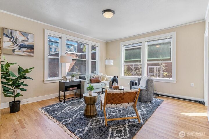 905 NE 43rd Street 111  Seattle WA 98105 photo