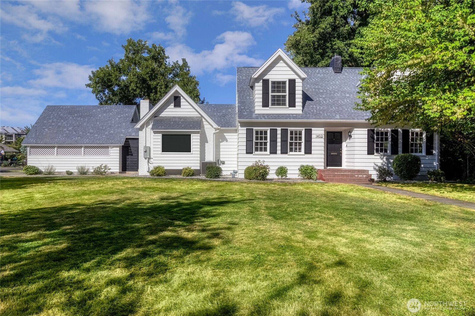 Property Photo: 1402 Howard Street WA 99362