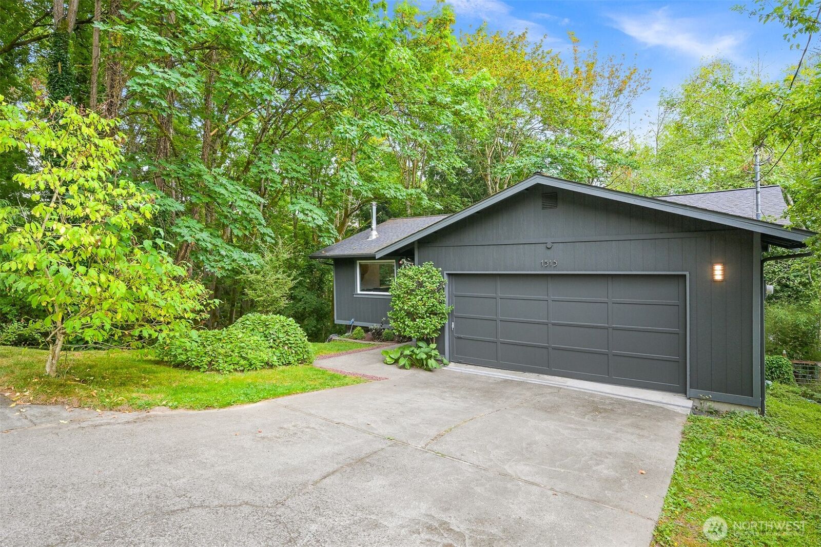 Property Photo: 1515 Woburn Street WA 98229
