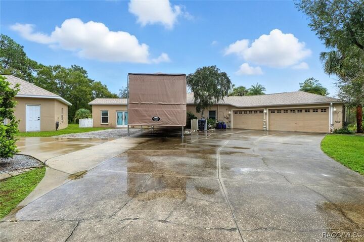 Property Photo: 5245 Allamandra Drive FL 34465