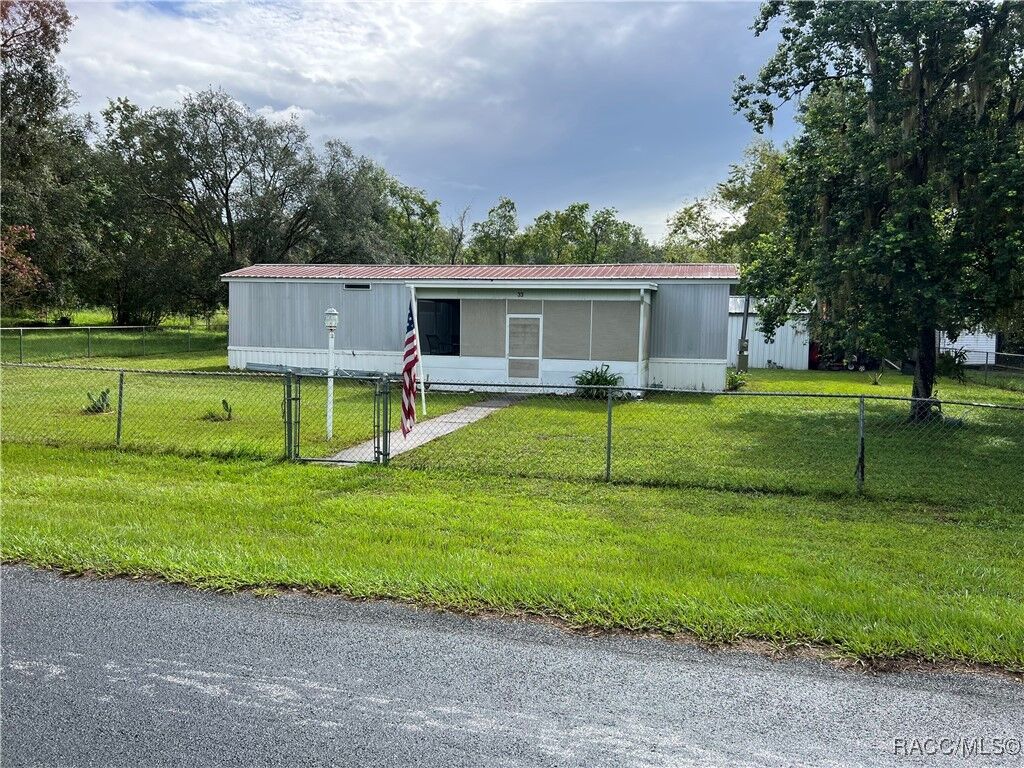 Property Photo: 33 N East Avenue FL 34452