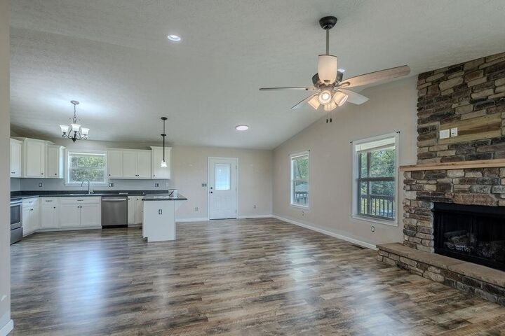 Property Photo:  1019 Berry Road  KY 42160 