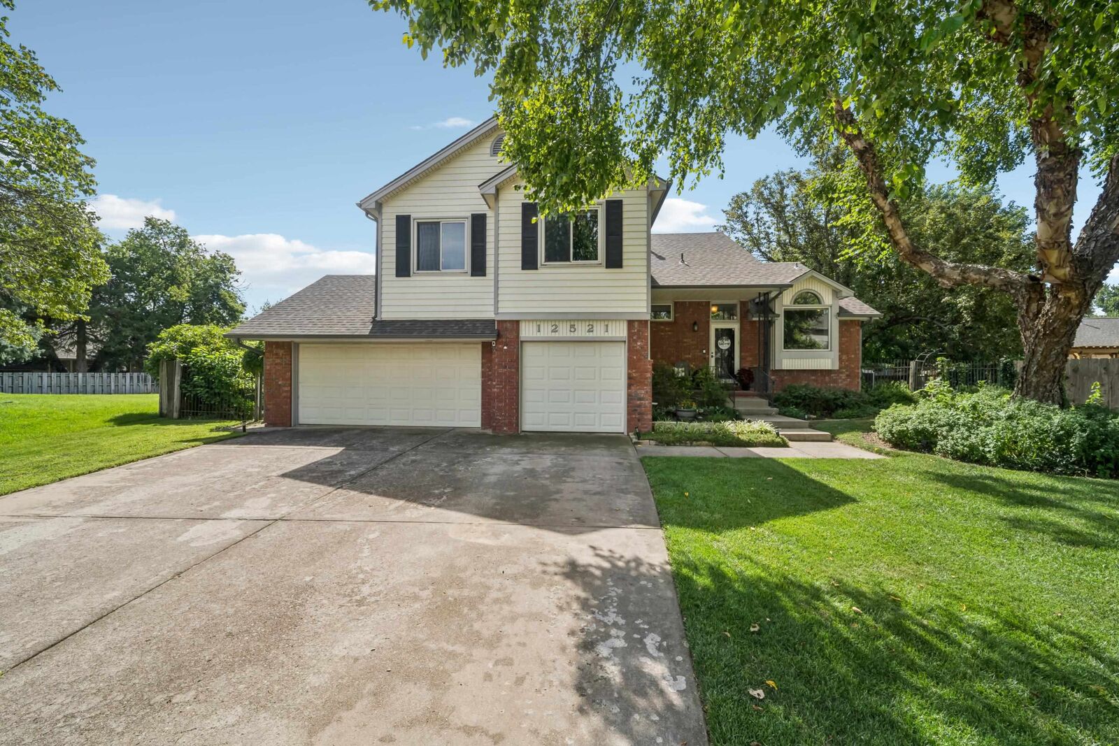 Property Photo: 12521 W Hardtner Ct KS 67235