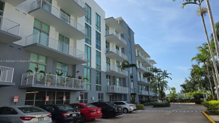 Property Photo: 2100 Van Buren St 205 FL 33020