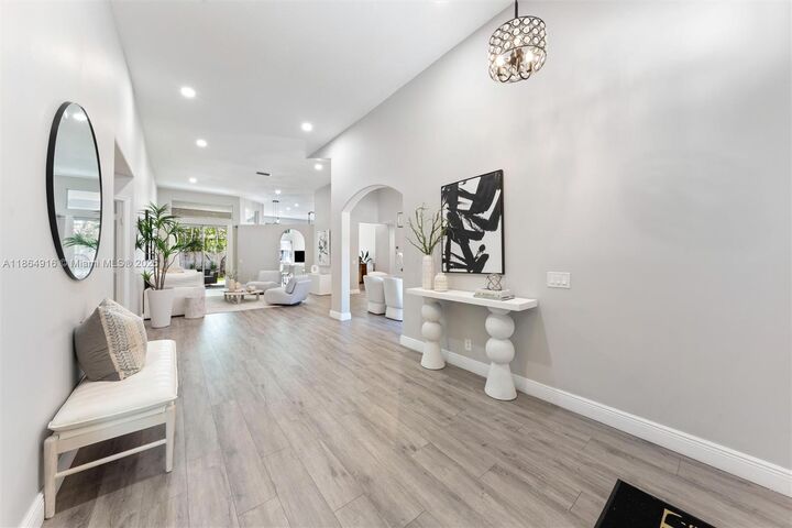 Property Photo: 2587 Jardin Ct FL 33327