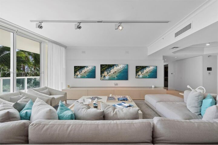 Property Photo:  20155 NE 38th Ct 604  FL 33180 