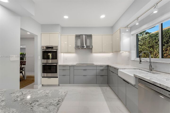 Property Photo:  1410 Cleveland Rd  FL 33141 