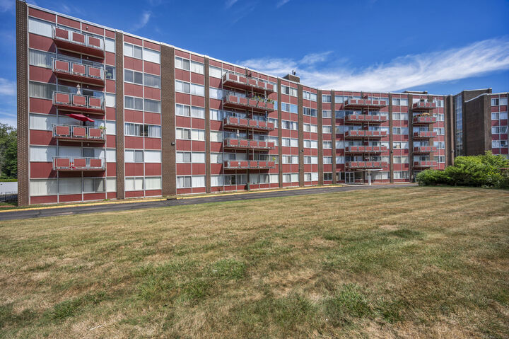 Property Photo: 1310 Berlin Turnpike Apt 412 CT 06109