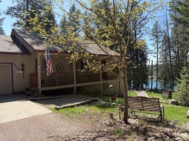 Property Photo:  9306 E Lake Rd  WA 99009 