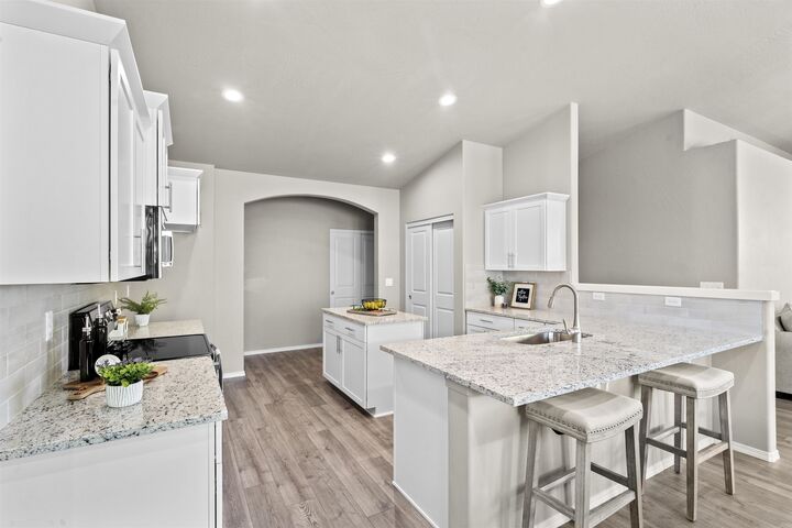 Property Photo:  5302 N Sun Beam Ln 8/1 Snowbrush  WA 99217 