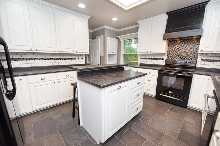 Property Photo: 506 Fernwood Drive SC 29307