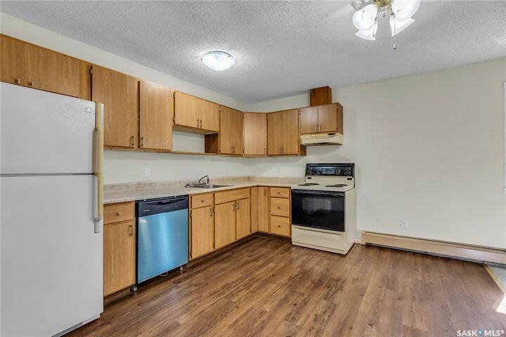 Property Photo: 1006 9th Street E 306 SK S7H 0N2