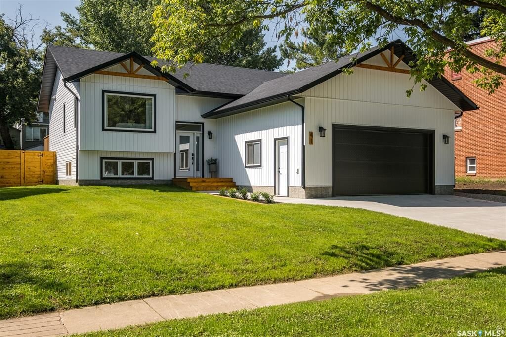 Property Photo:  41 19th Street E  SK S6V 1J1 