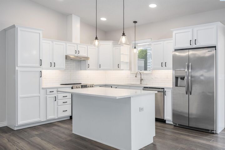 Property Photo:  9605 Vincenzo Dr  WA 99301 
