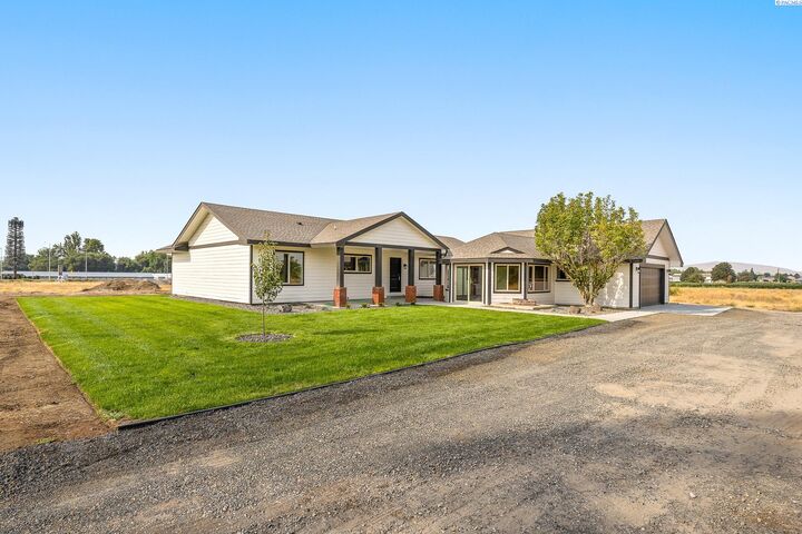 Property Photo:  1606 Road 68  WA 99301 