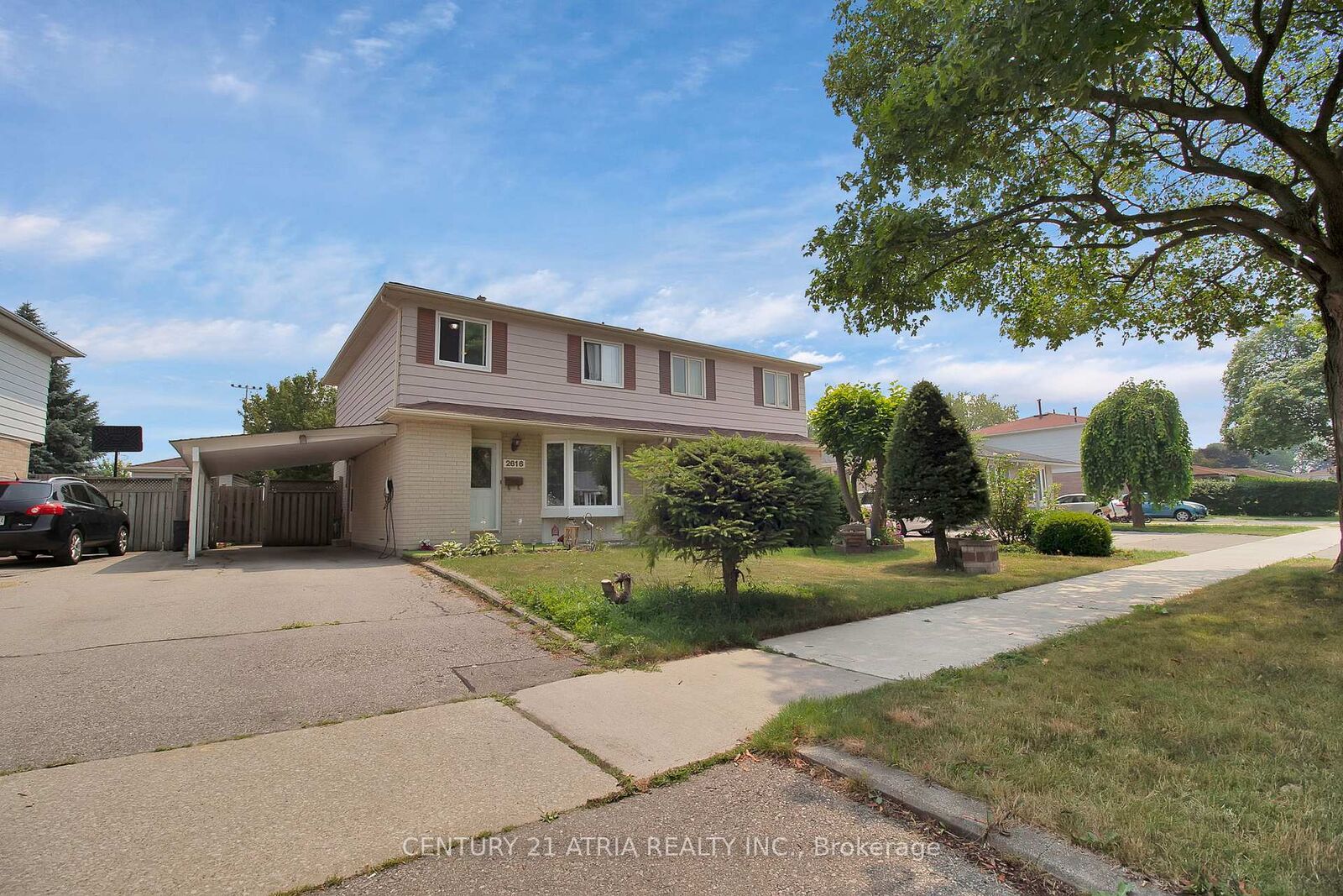 Photo de la propriété: 2616 Widemarr Road ON L5J 1M3