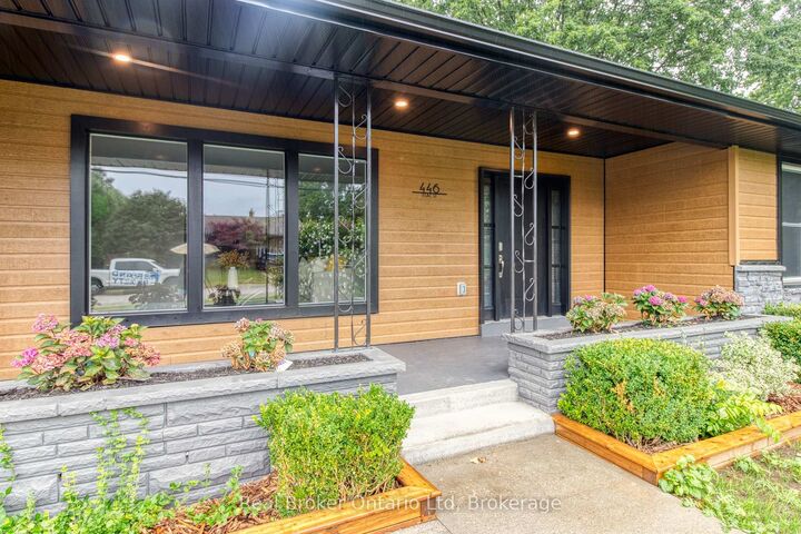 Property Photo:  446 Isaac Street  ON N0H 2T0 