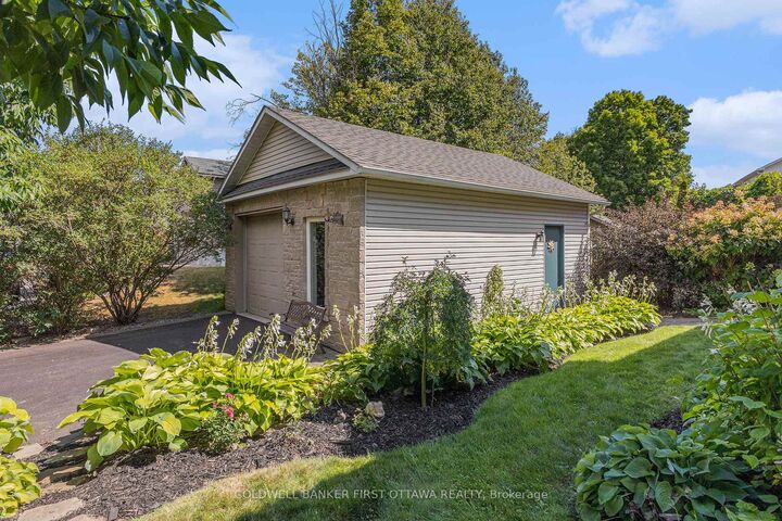 Photo de la propriété: 475 Moffatt Street ON K7C 4V8