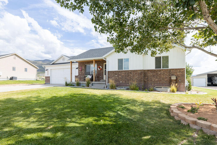Property Photo: 2026 E Saddleback View UT 84721
