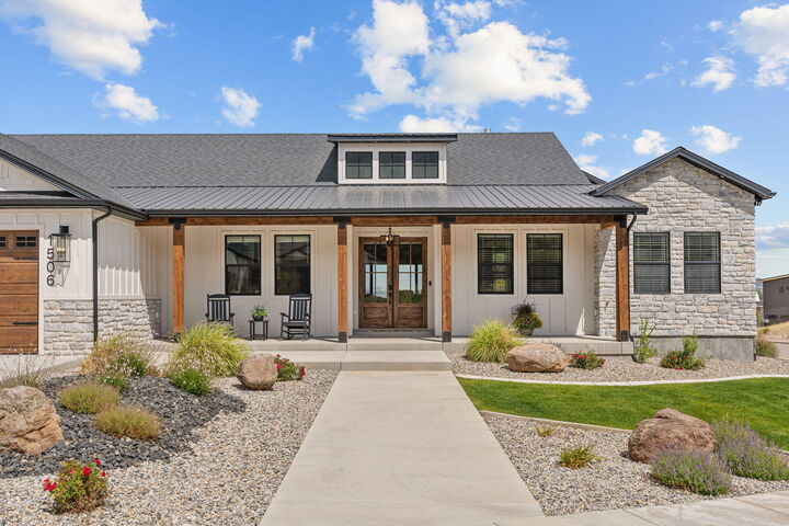Property Photo: 1506 W Pinion Circle UT 84761