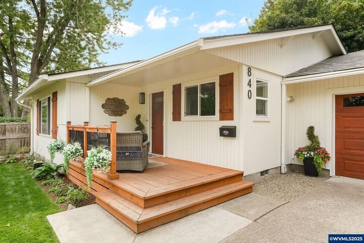 Property Photo:  840 Wildwind Dr  OR 97302 
