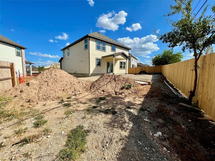 Property Photo:  621 Palo Brea Loop  TX 78634 