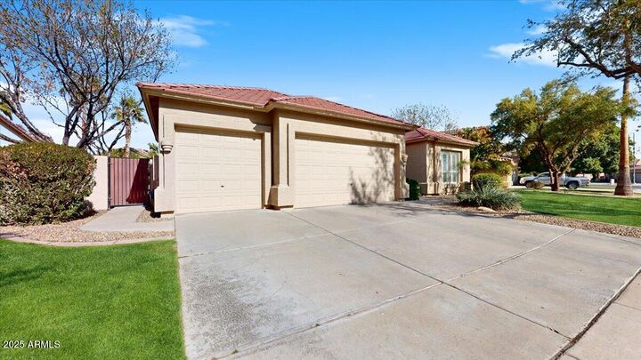 Property Photo: 4823 S Oleander Drive AZ 85248