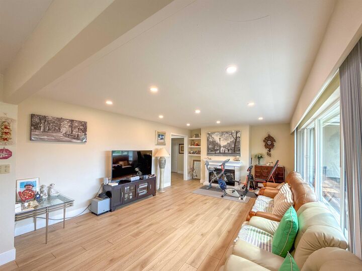 Property Photo: 652 Shaw Avenue BC V3K 2R6