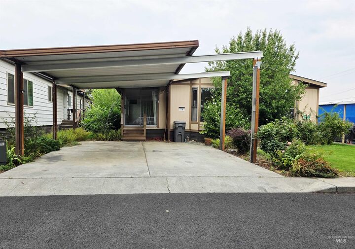 Property Photo:  2015 6th Ave 14  WA 99403 