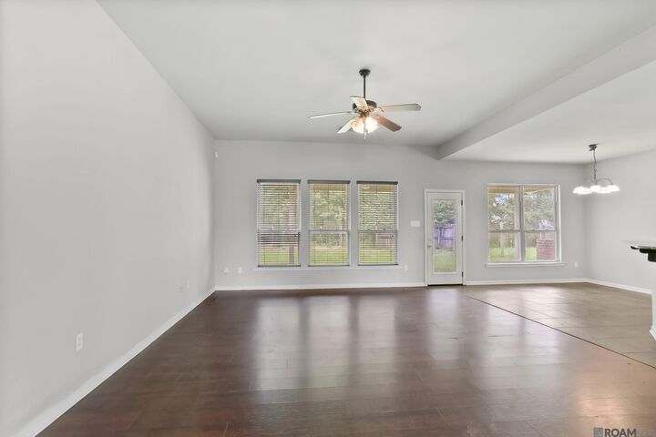 Property Photo: 11416 Rosedale Ave LA 70726