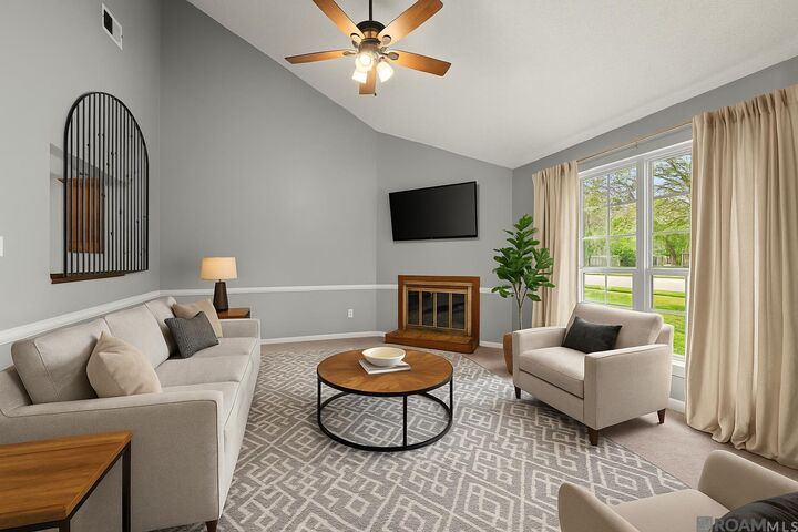 Property Photo: 5315 Sleepy Hollow Dr LA 70817