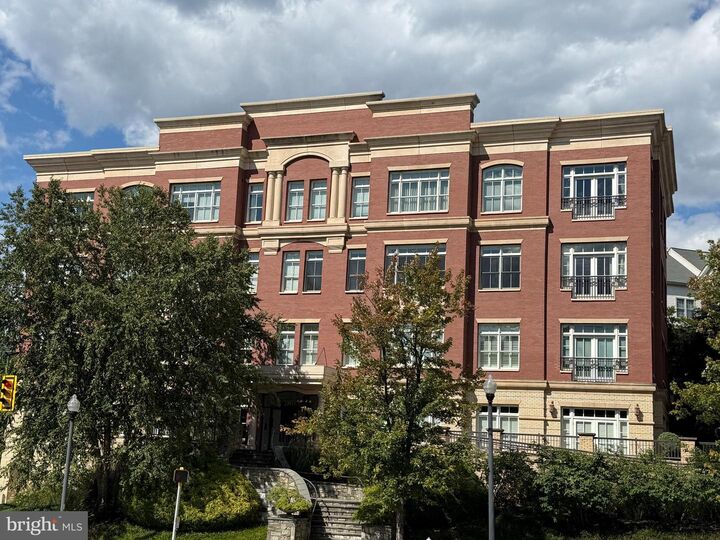 Property Photo: 2801 Langston Boulevard 302 VA 22201