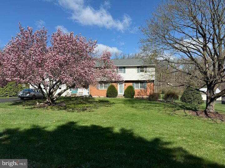 Property Photo: 1530 Gateway Drive PA 18951