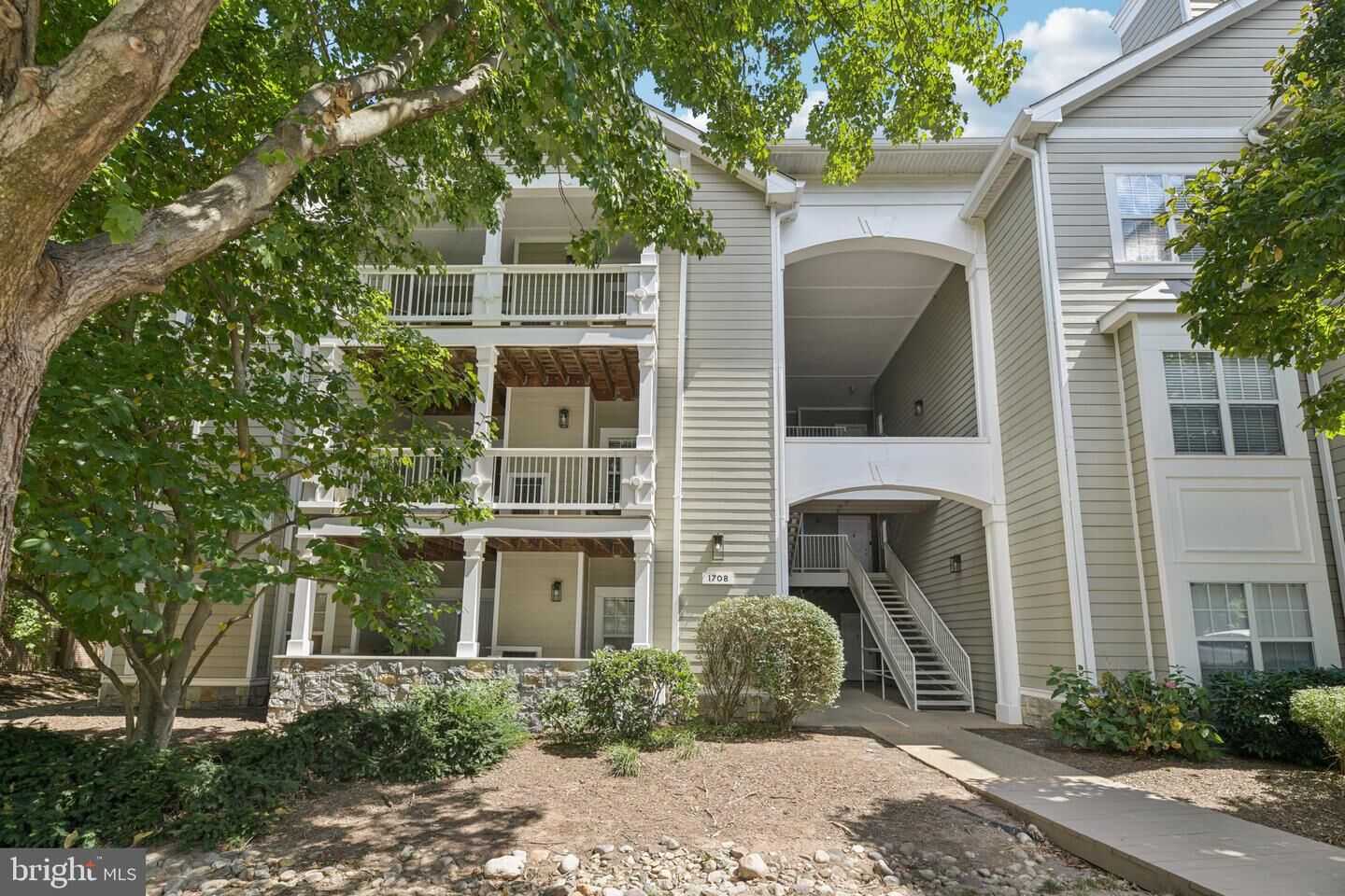 Property Photo: 1708 Lake Shore Crest Drive 26 VA 20190